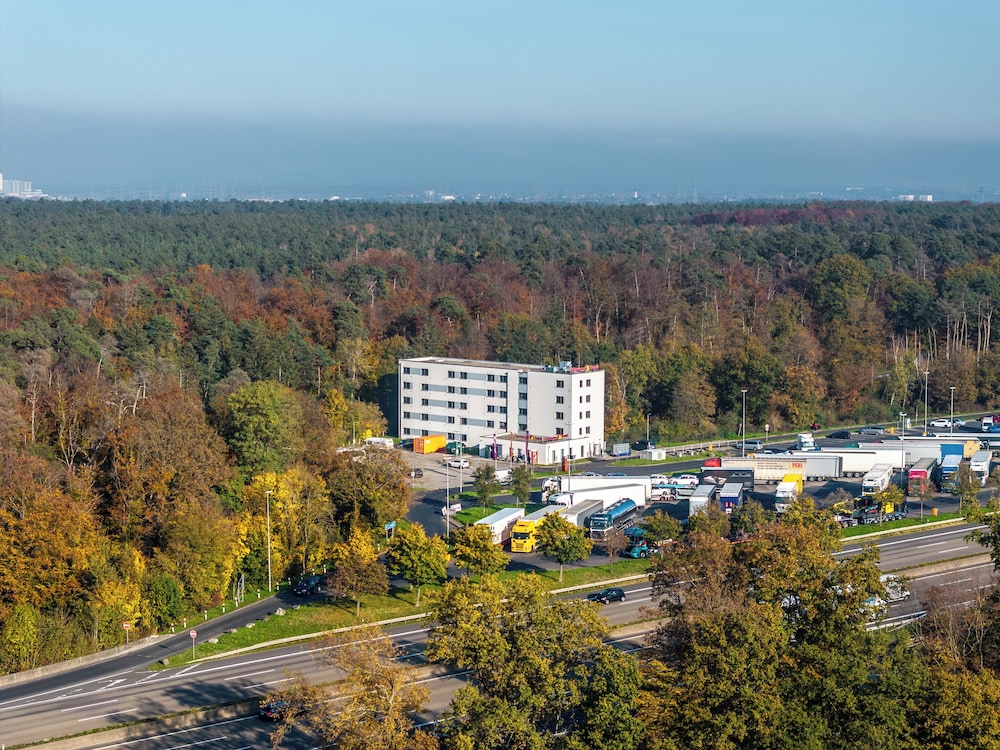 SERWAYS HOTEL WEISKIRCHEN 51/58