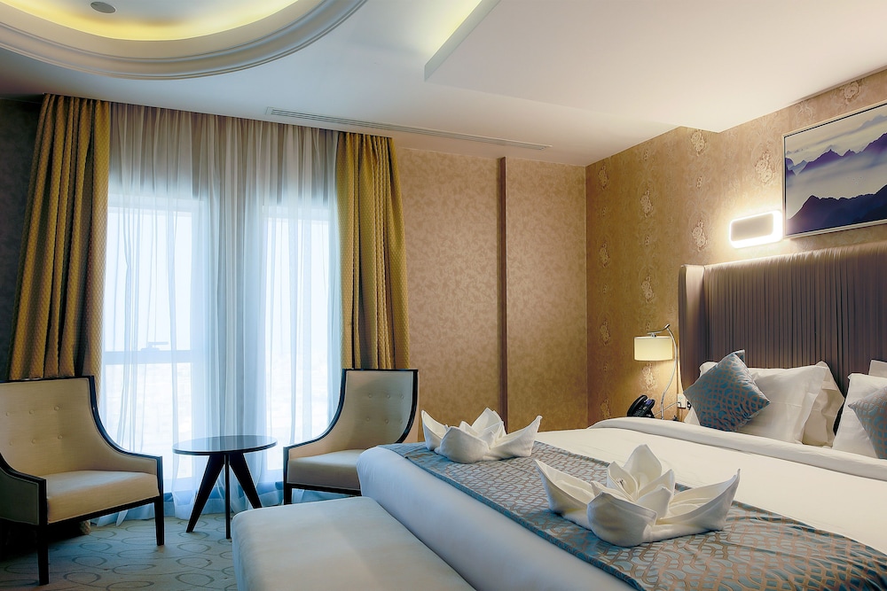 ROYAL, SUITE