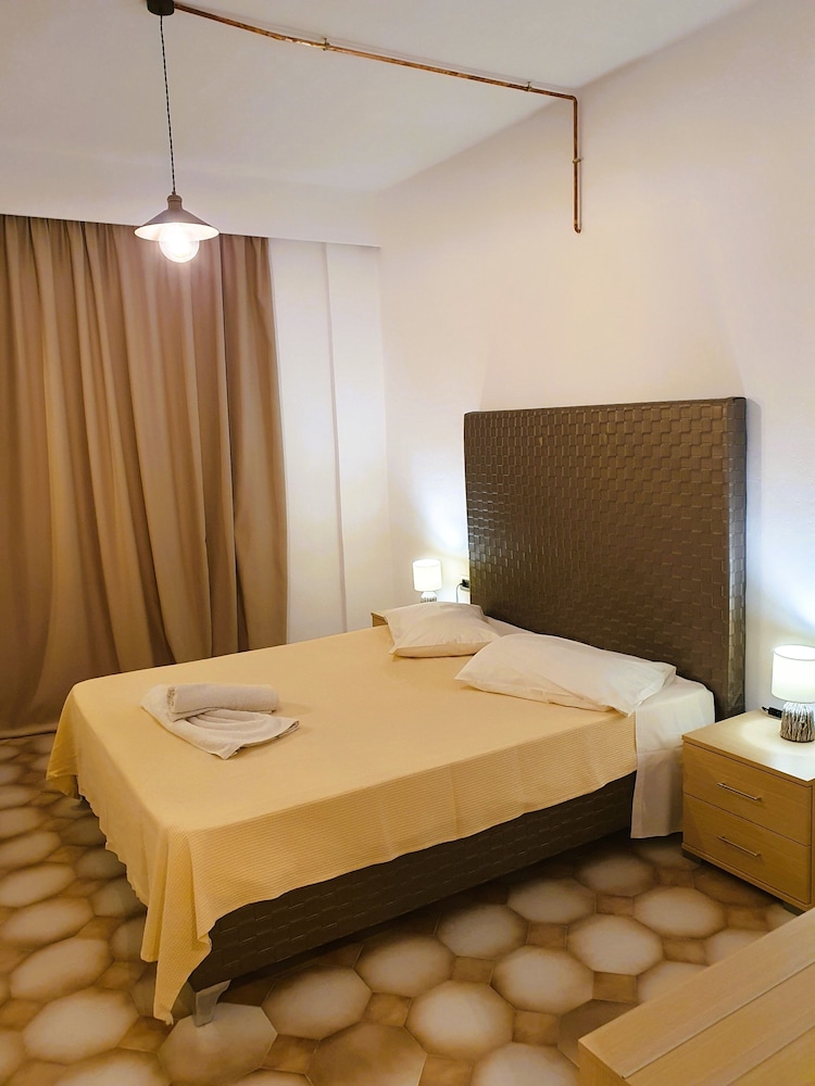 Maroula Blue Studios And Suites 27/70