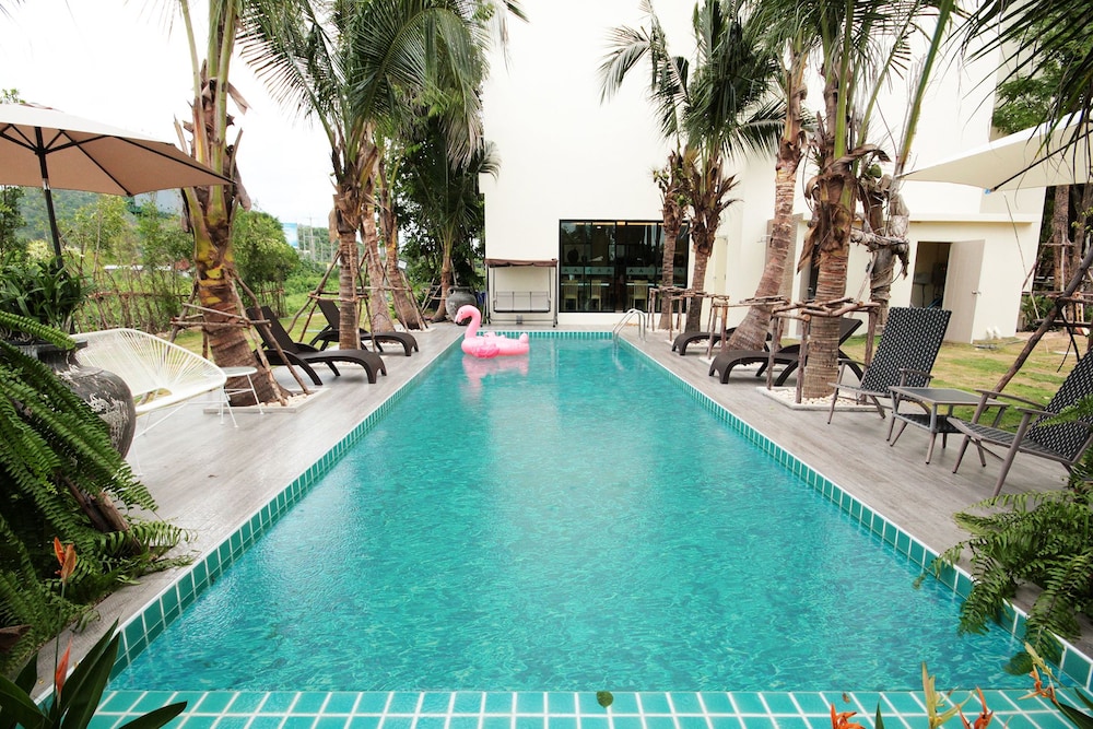 Porestva Hotel Sriracha 14/16