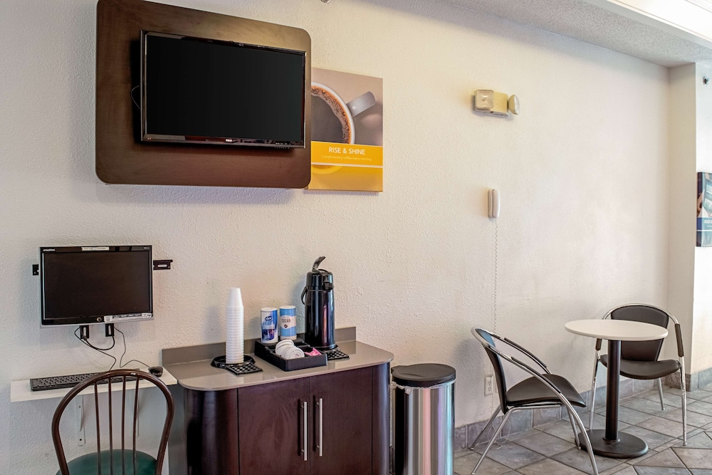 Motel6 Seymour, IN - North 42/51