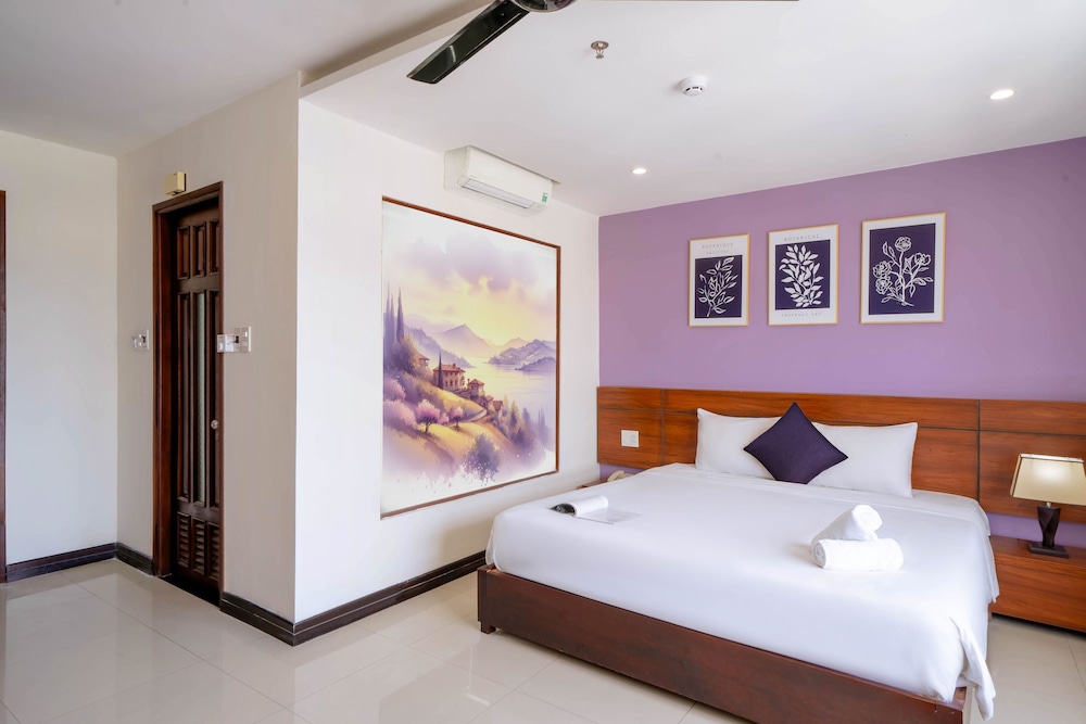 DELUXE, DOUBLE BED