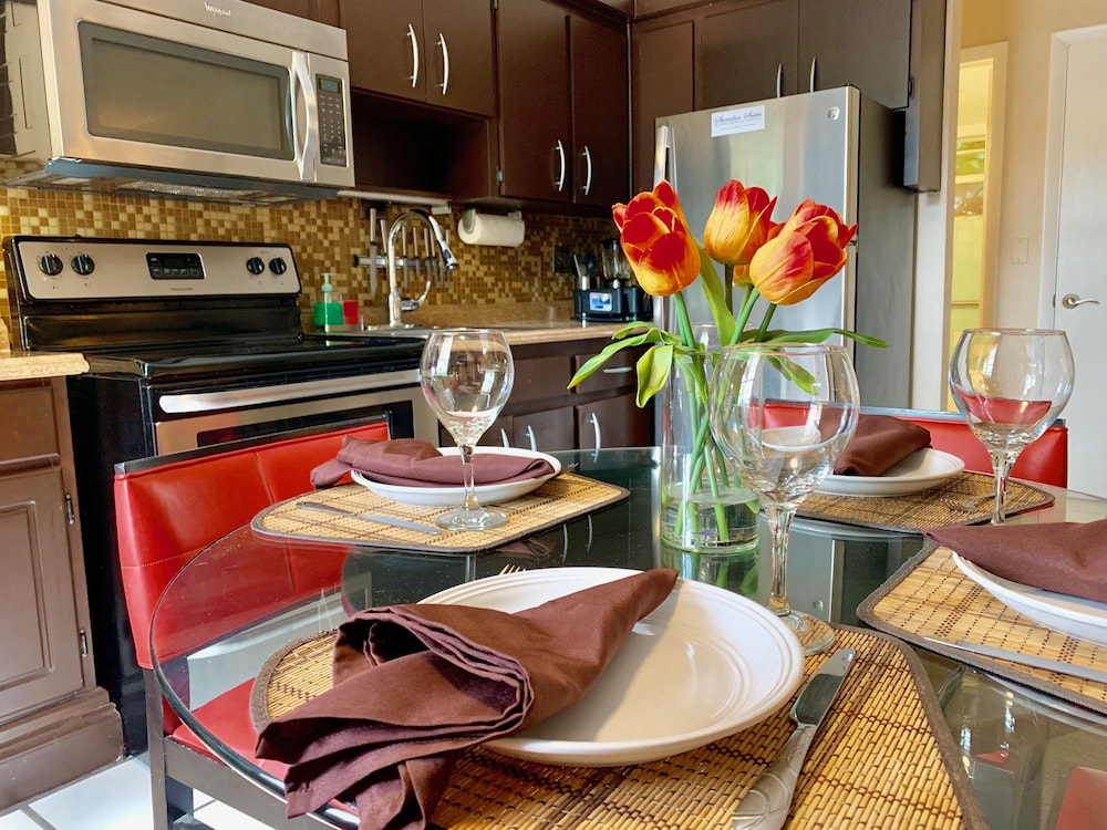 Sheridan Suites Apartment Hotel 56/69