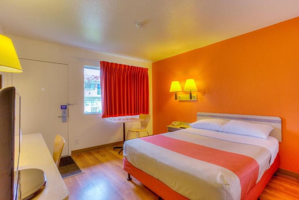 Motel6 Troutdale, OR - Portland East 33/59