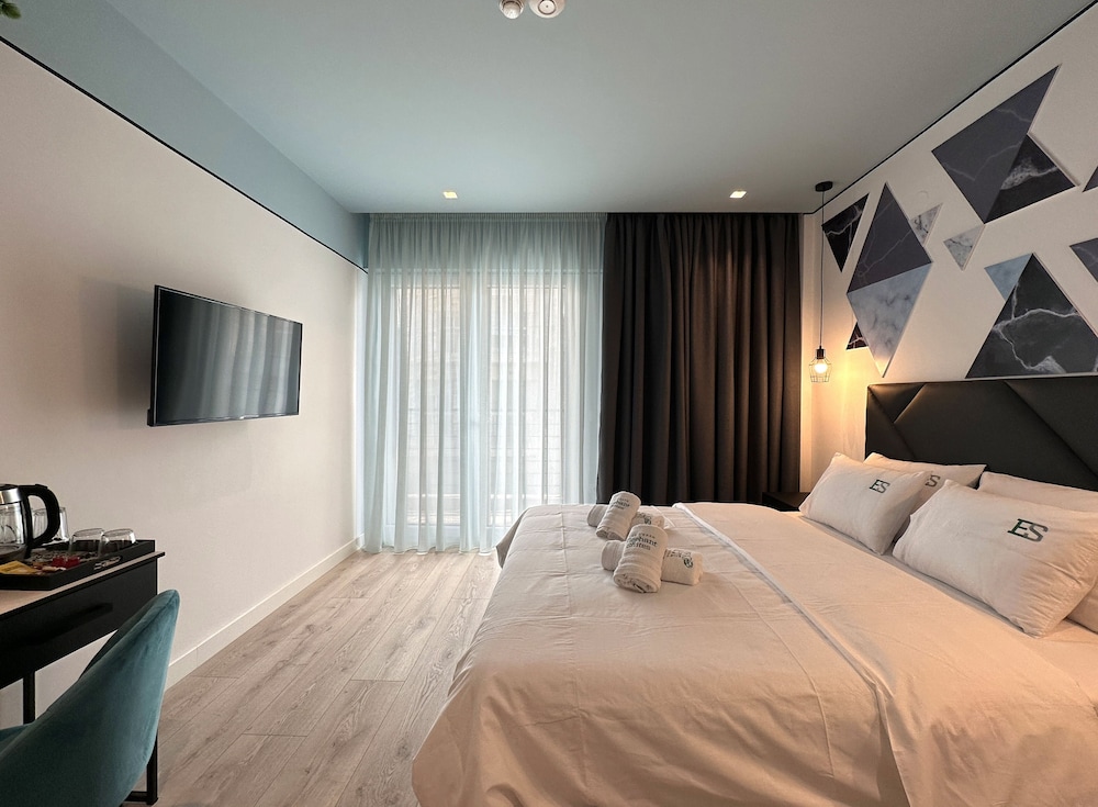 Urban Elephant Suites 10/24
