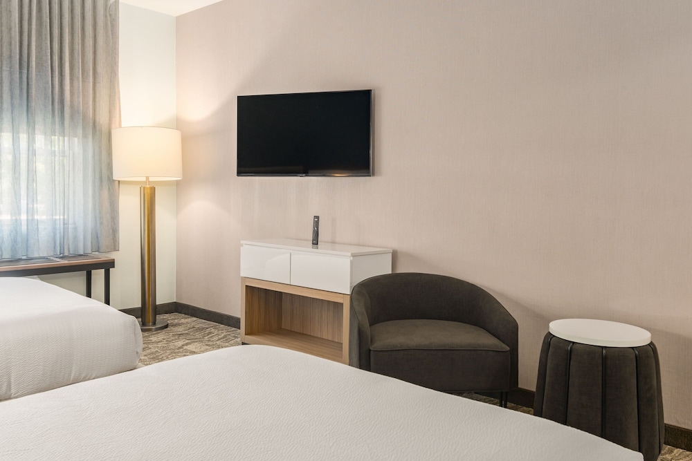 Hotel 44 North Freeport Brunswick 36/41