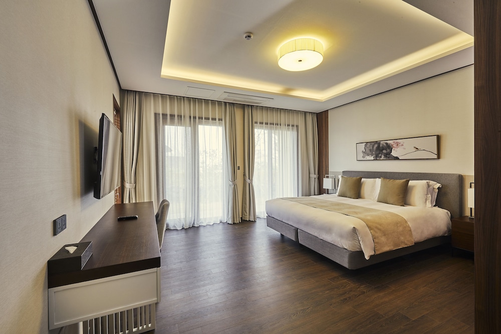Camphortree Hotel And Resort 13/60