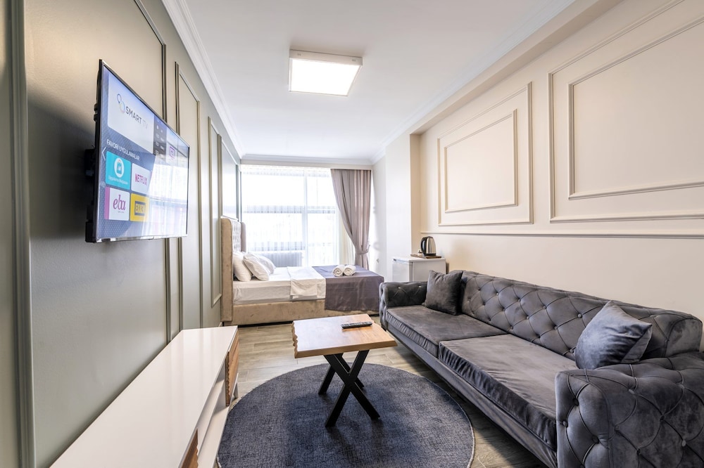 Royal Luxury Hotels & Suites 22/44