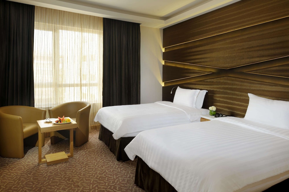 Al Safir Tower 25/72