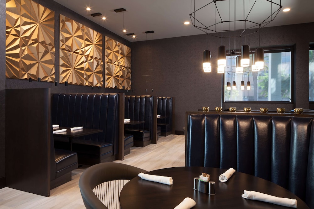 H Hotel Los Angeles, Curio Collection by Hilton 43/59