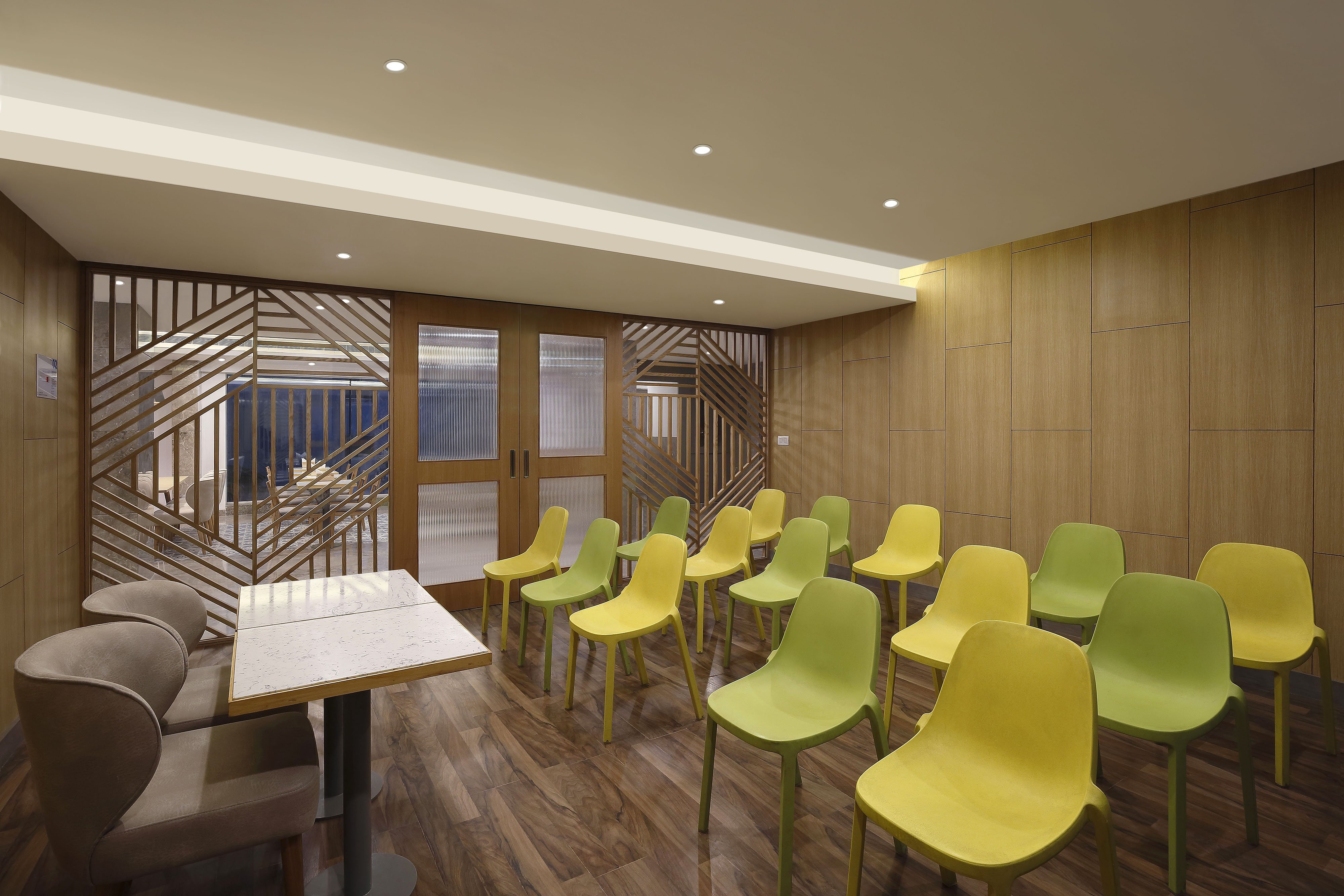Holiday Inn Express Ahmedabad Prahlad Nagar 64/73