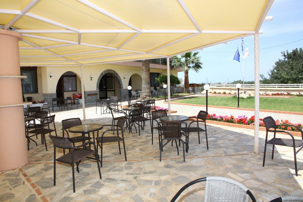 Triton Garden Hotel 34/49