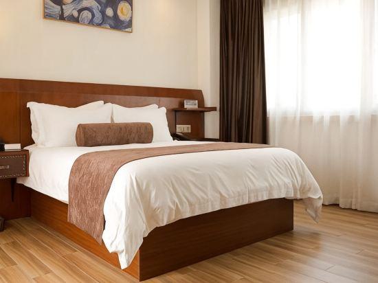S One Hotel 15/36
