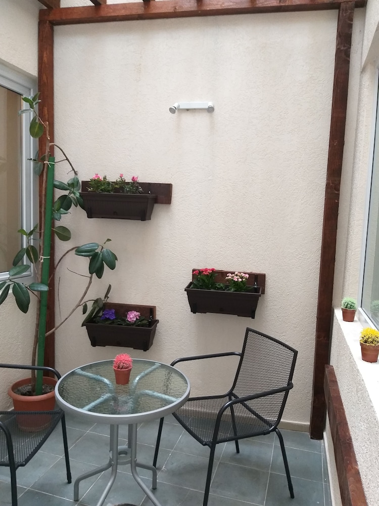 Tranzzit Hotel 40/44