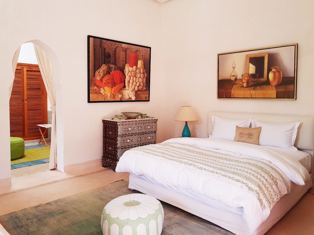 room-image