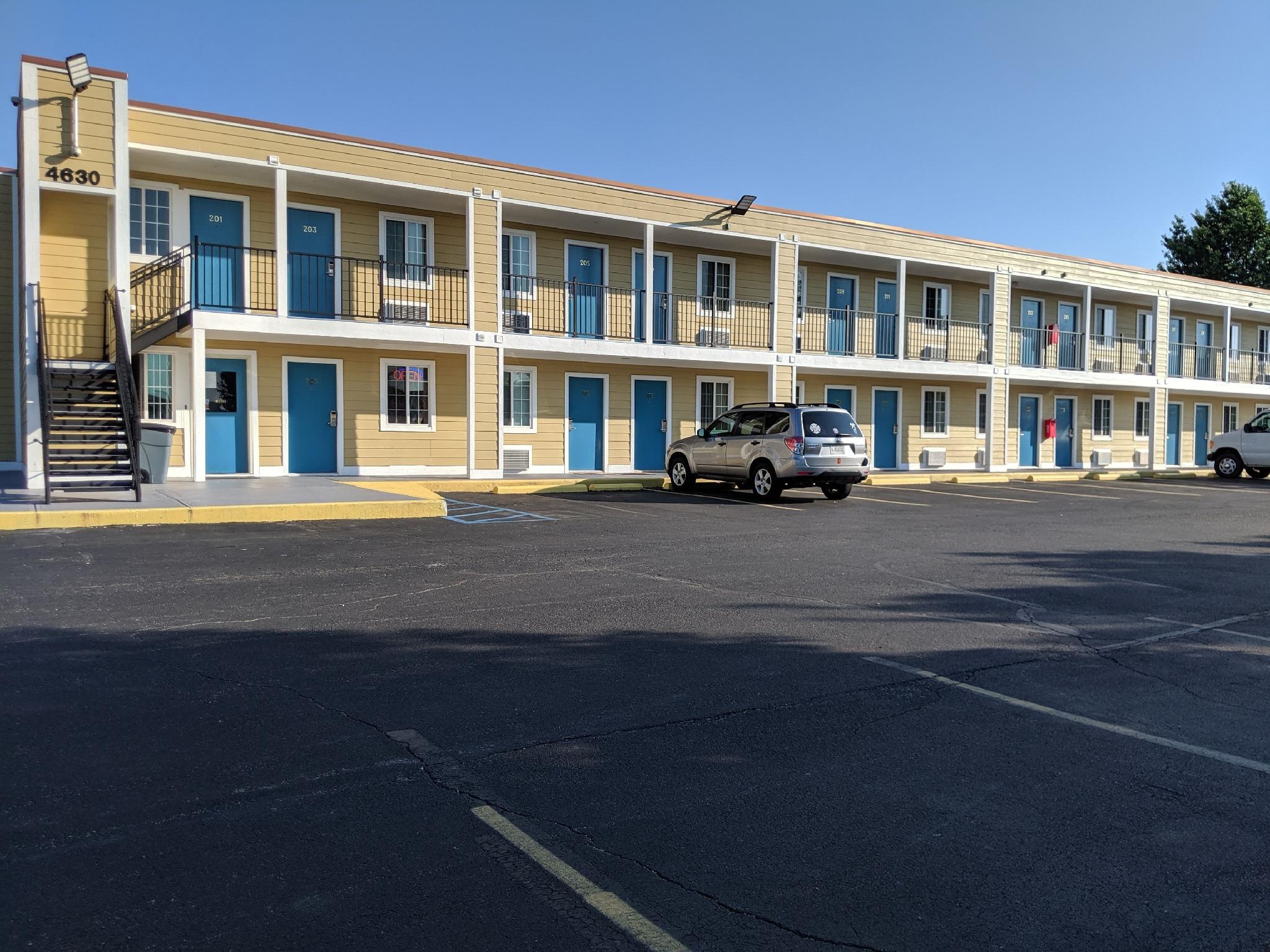 Americas Best Value Inn - Indy Northwest 22/27