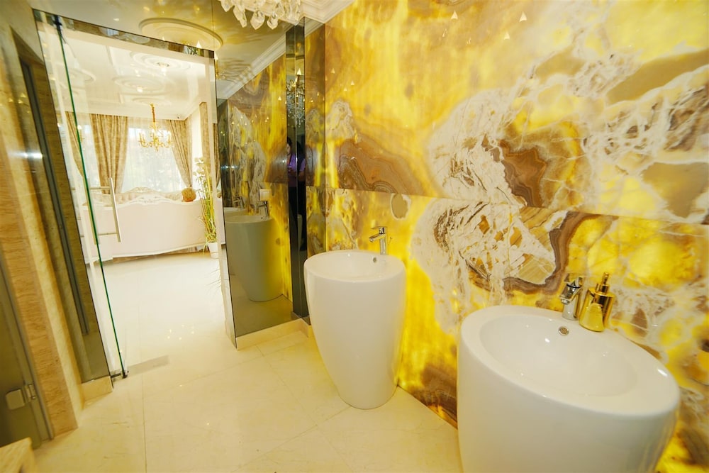 Harmony Suites 10 42/42