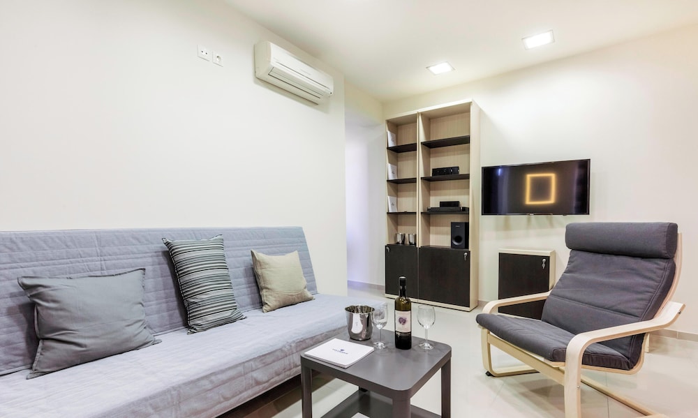 Rhodes Central Suite 23/38
