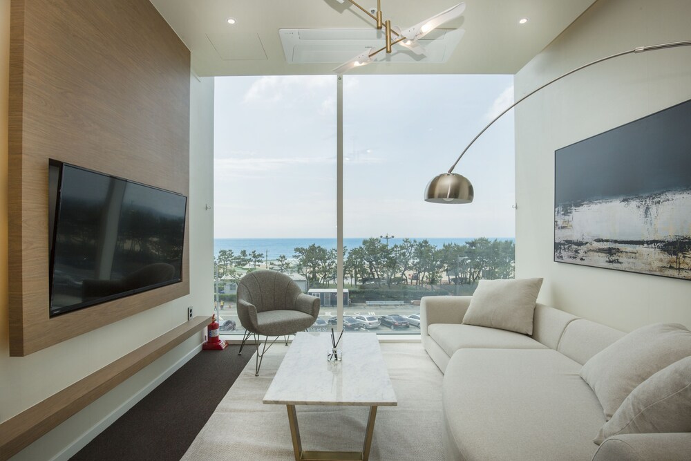 UH Suite The Haeundae 44/64
