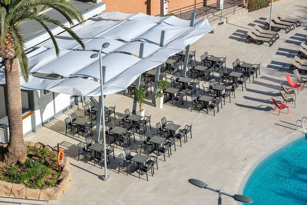 California Gardens Hotel 26/50