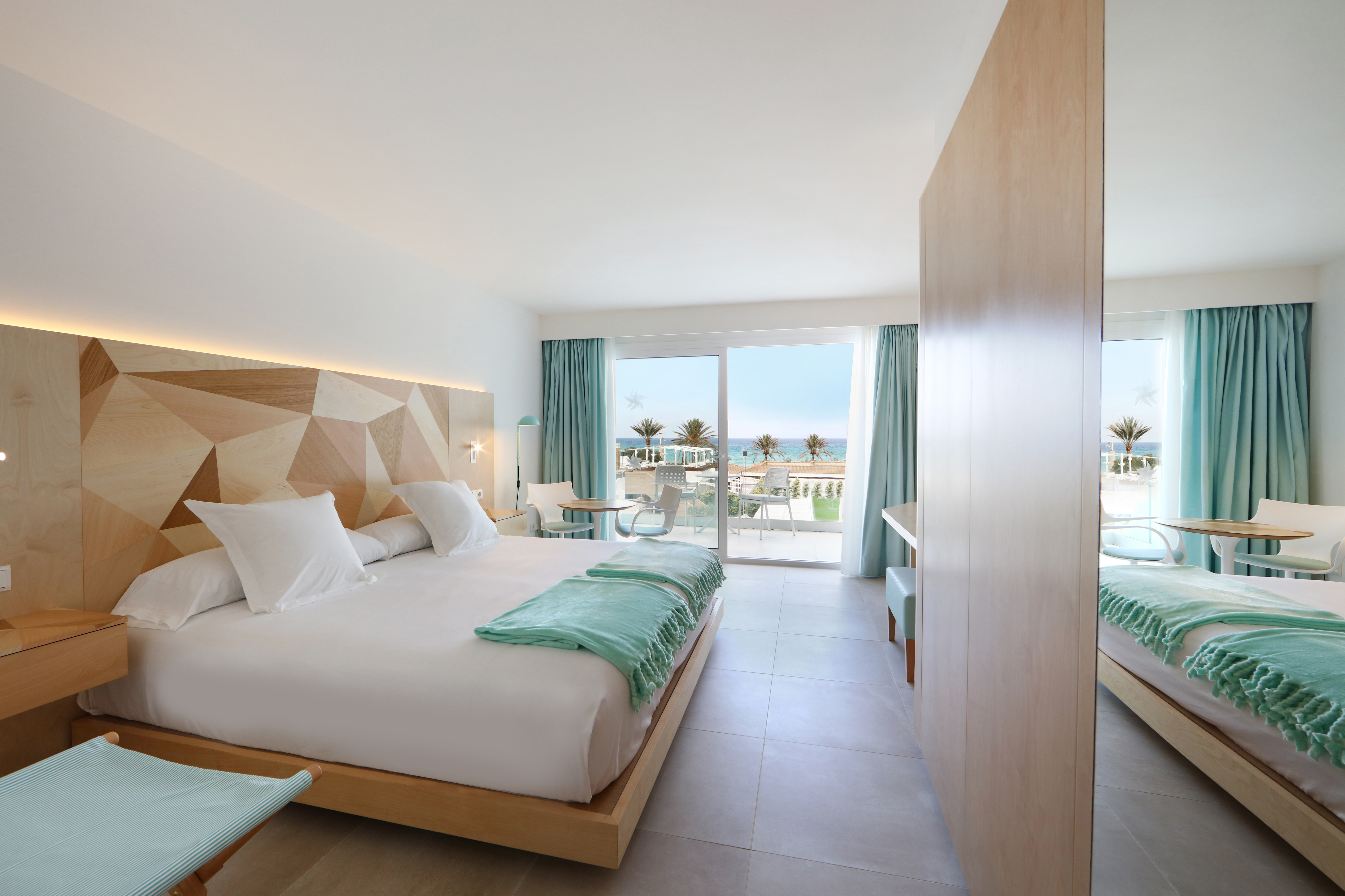 Room, Double Bed, Lateral Side Sea View