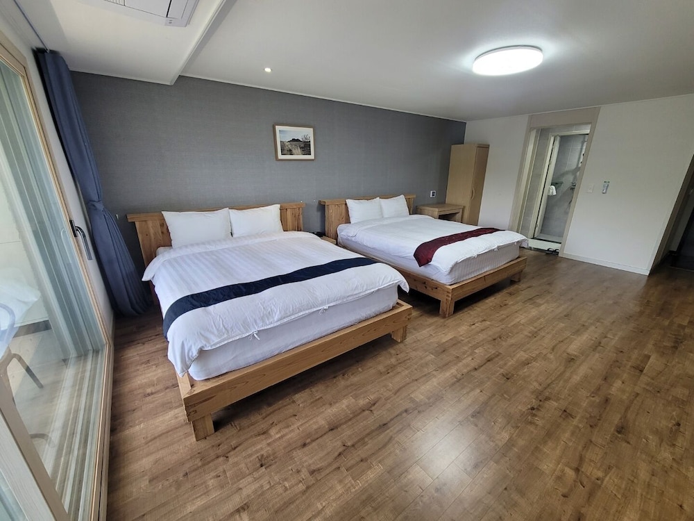 Cheonjiyeon Crystal Hotel 19/80