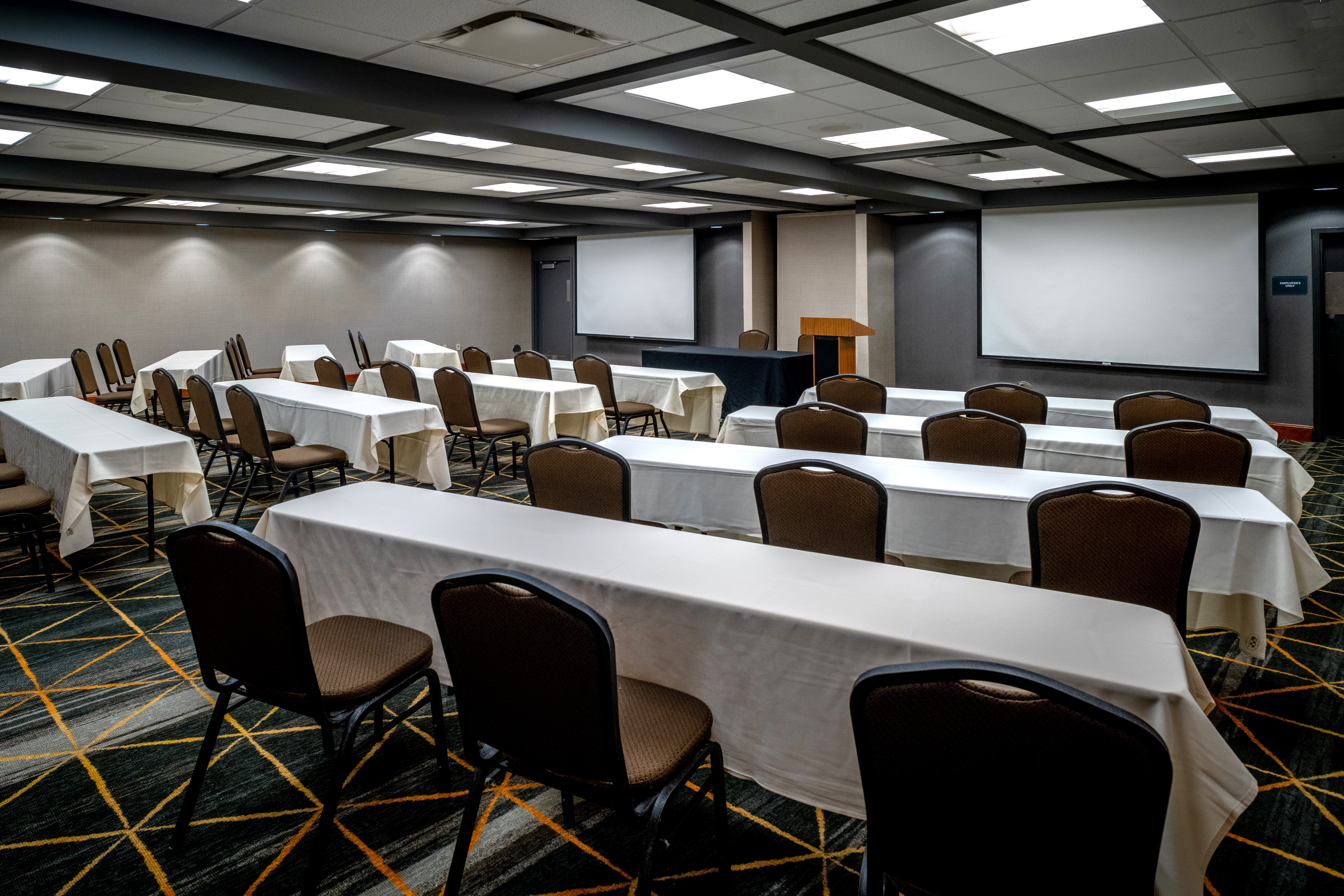 Holiday Inn Hotel & Suites Beckley 53/58