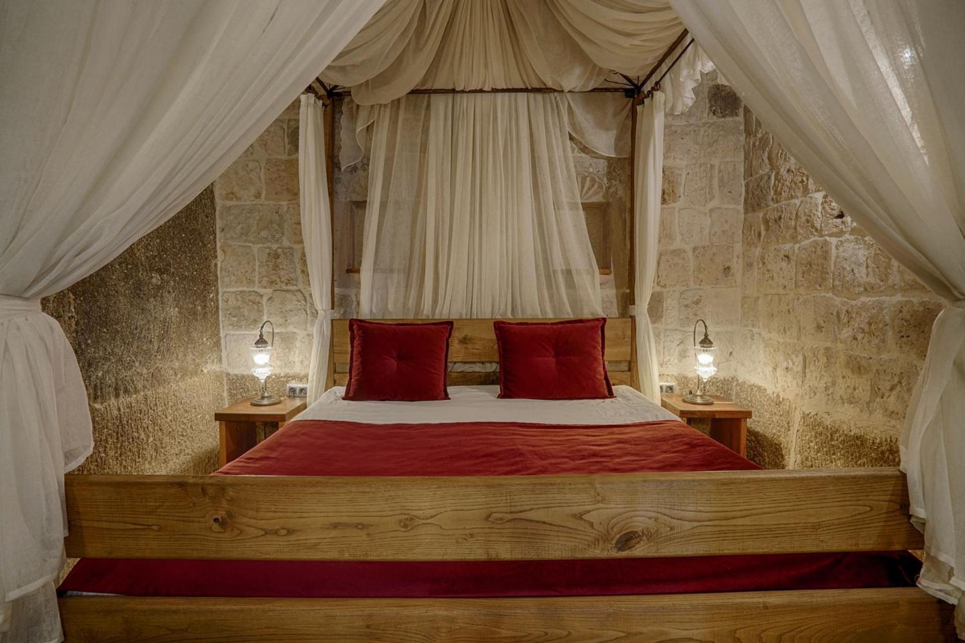Cave, Suite
