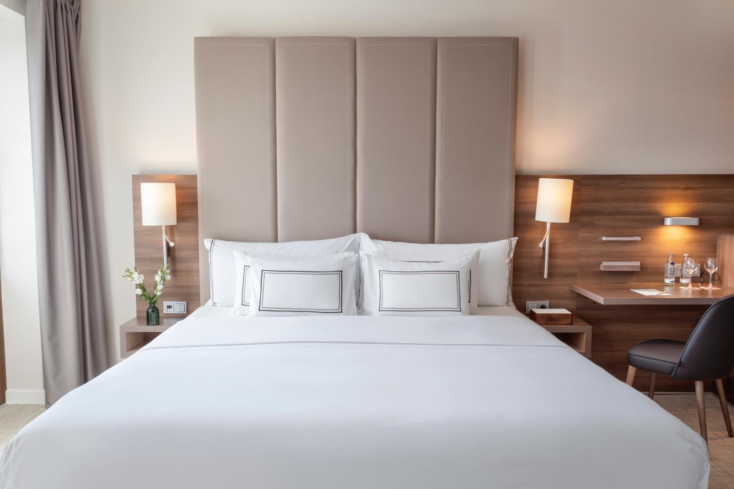 The Level, Junior Suite, Executive Lounge Access