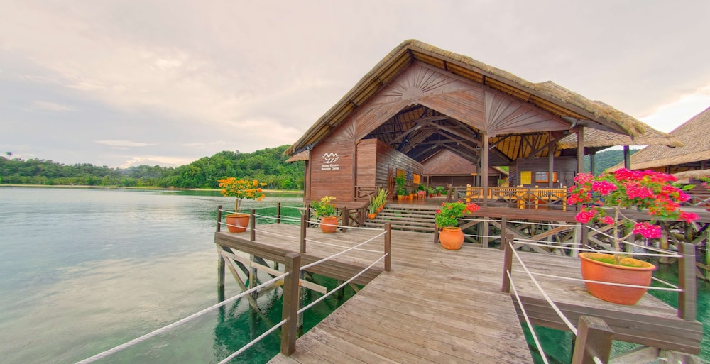 Gayana Marine Resort 67/71