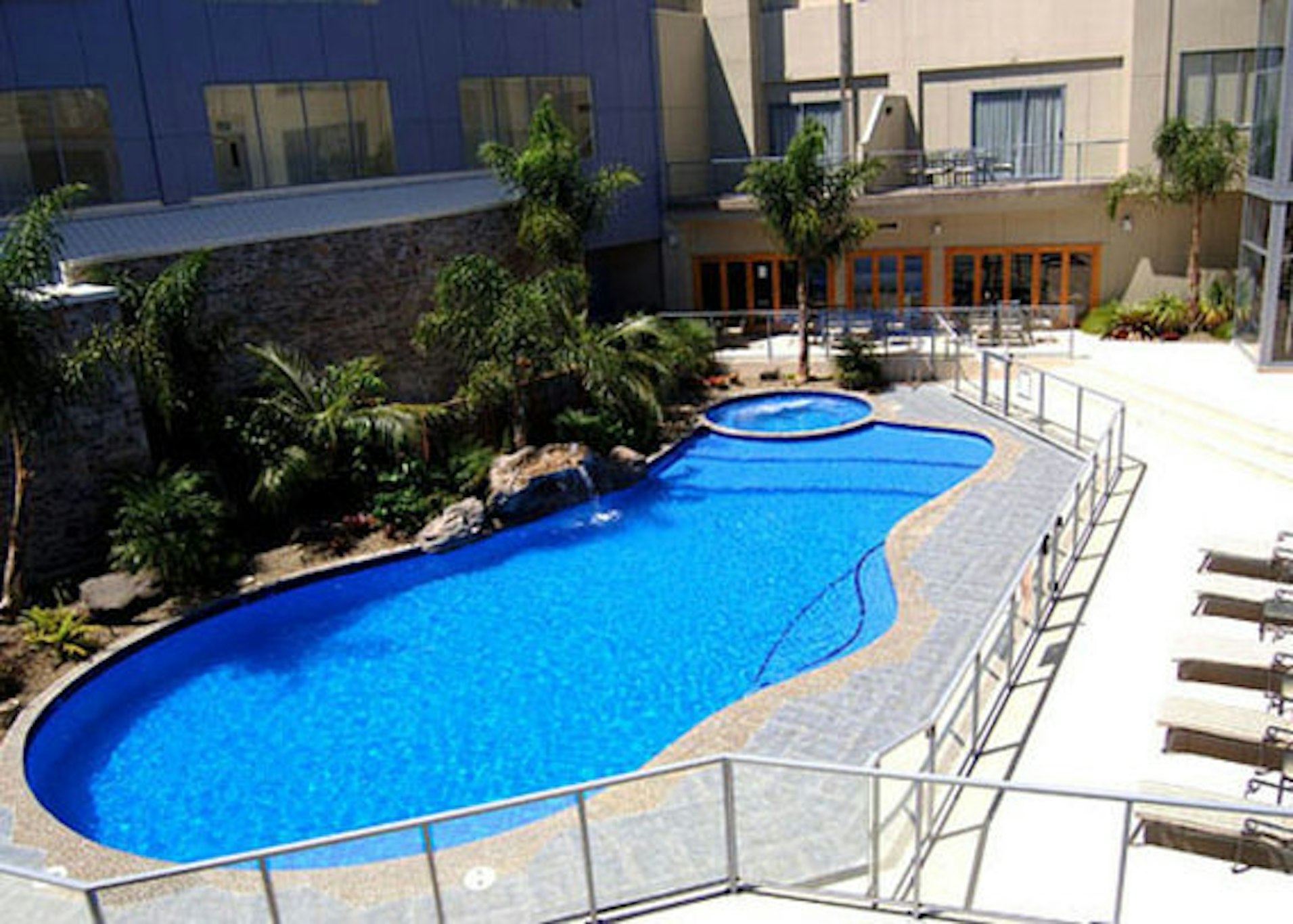 Emerald Hotel 45/45
