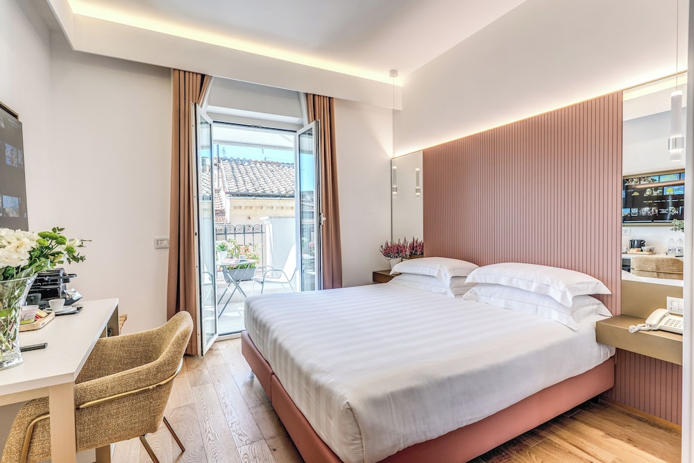 DELUXE, DOUBLE BED, CITY VIEW, BALCONY