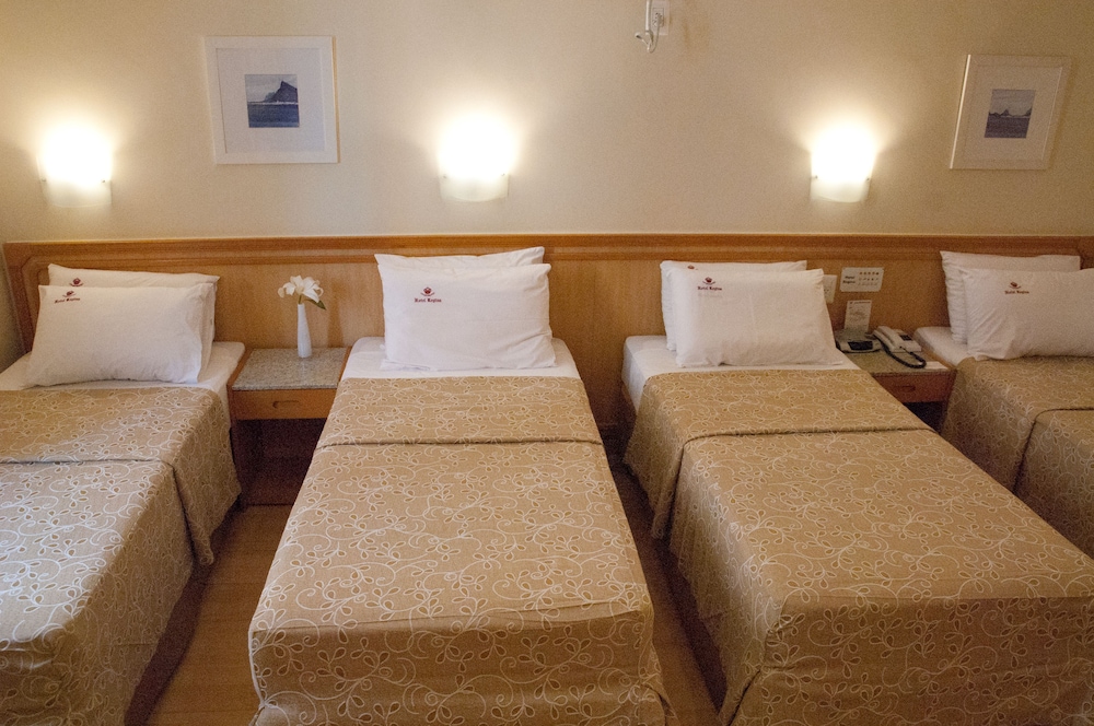 غرفة عائلية بسرير مزدوج وسريرين منفصلين، Hotel Regina 3/4