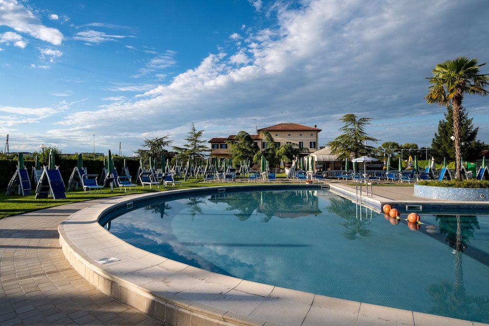 Hotel Villa Sara 36/60