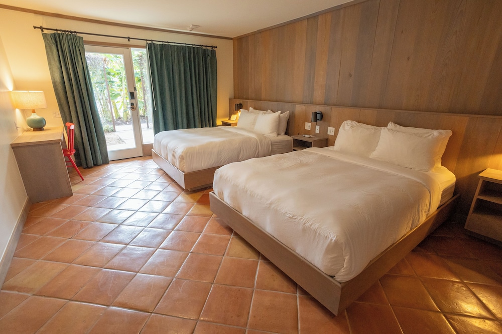 Room, 2 Queen Beds, Pool Side