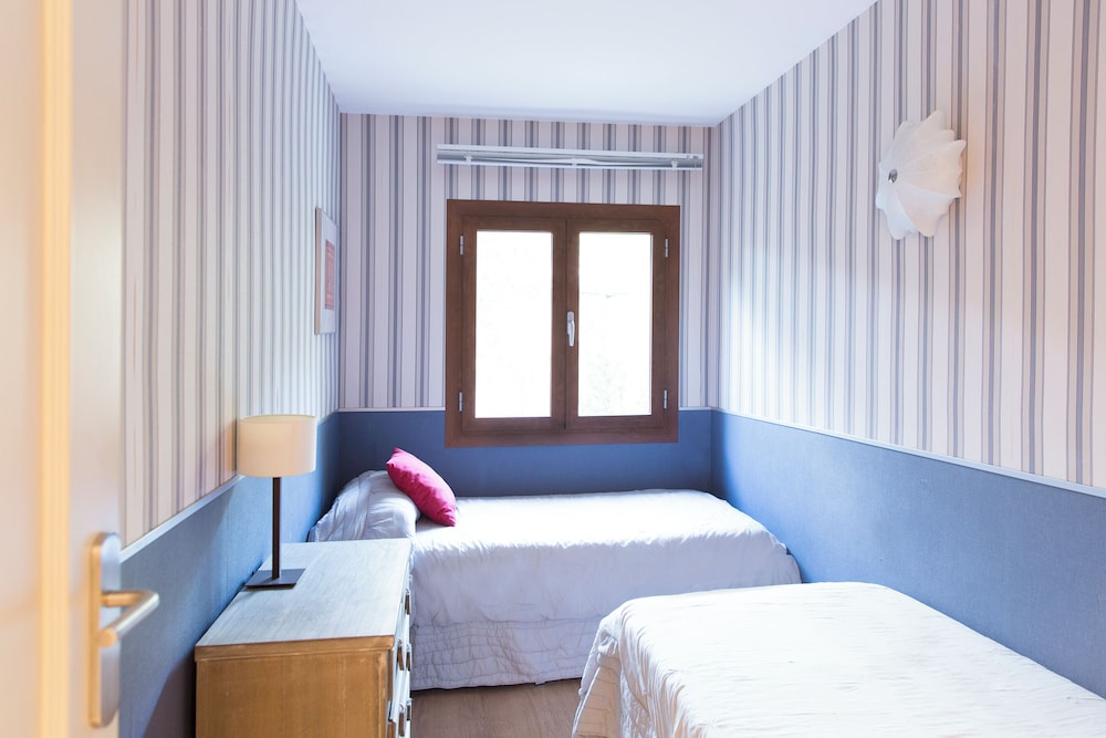 2 Bedrooms, Apartment, Queen and Twin Beds, Annex
