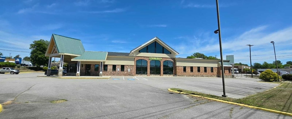 Riverside Inn & Suites by OYO Danville Ceaser Casino 58/68