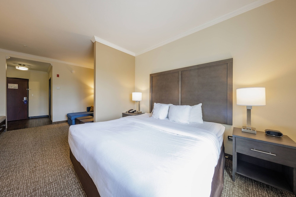 Comfort Suites Lawton Near Fort Sill 26/56