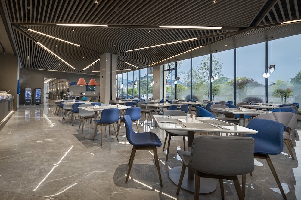 Holiday Inn Express Jingdezhen Ancient Town 37/45