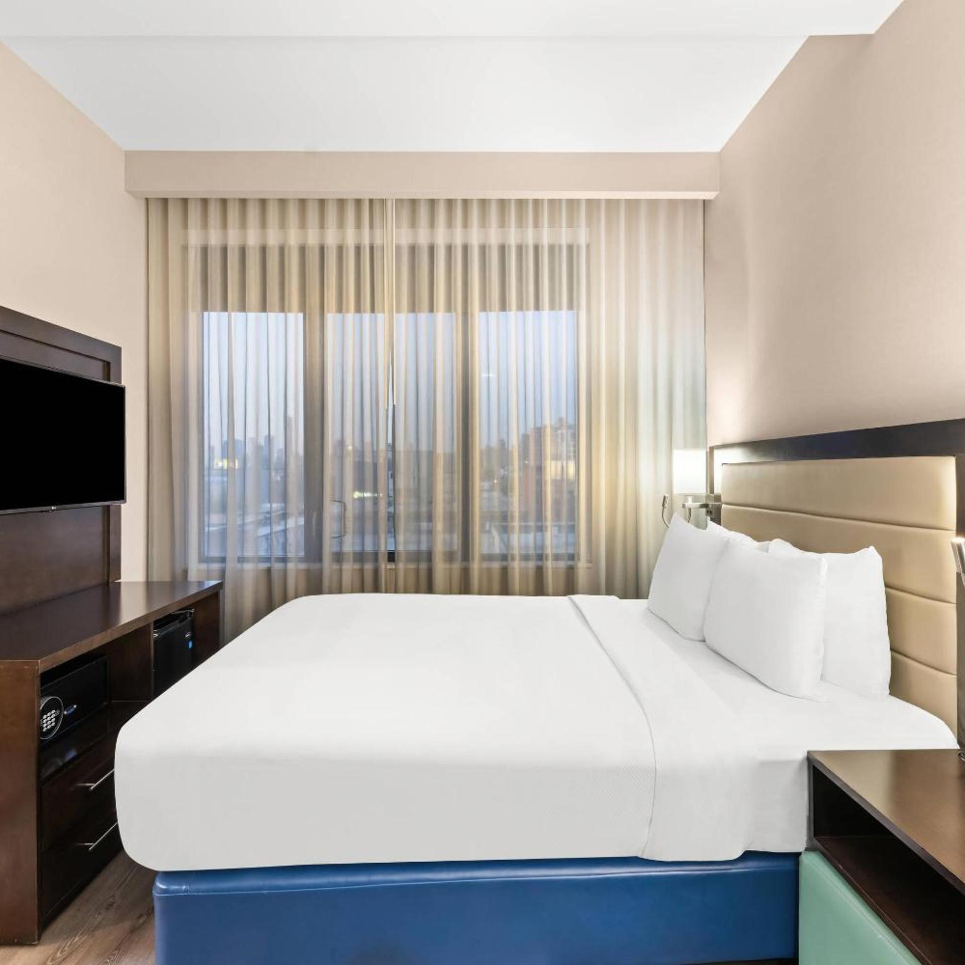 Efficiency, Superior, Queen Bed