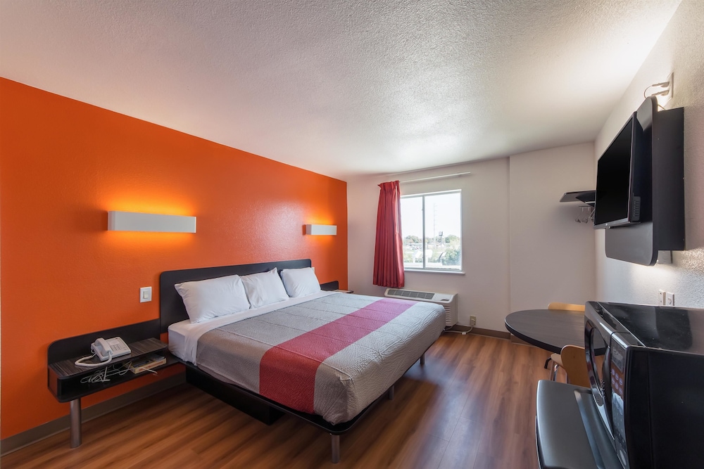 Motel6 San Antonio, TX - Downtown - Alamo Dome 26/54