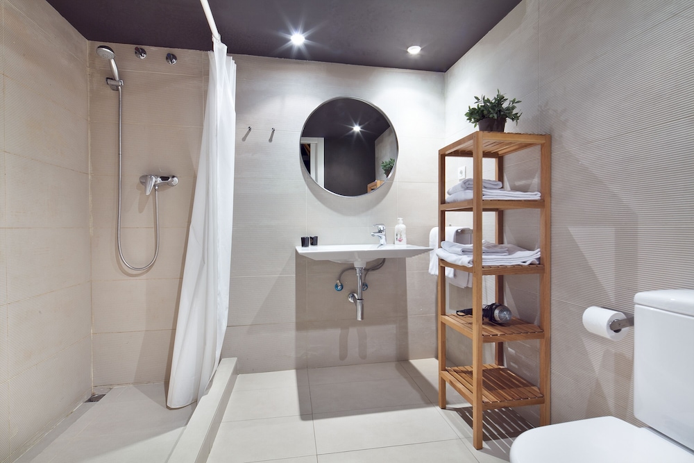 Inside Barcelona Apartments Sants 98/99
