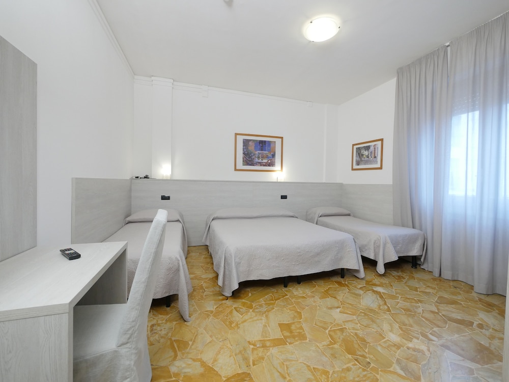 Hotel Careggi 7/28