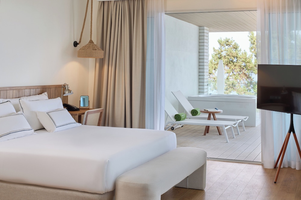 Grand, the Level, Suite, King Bed, Sea View