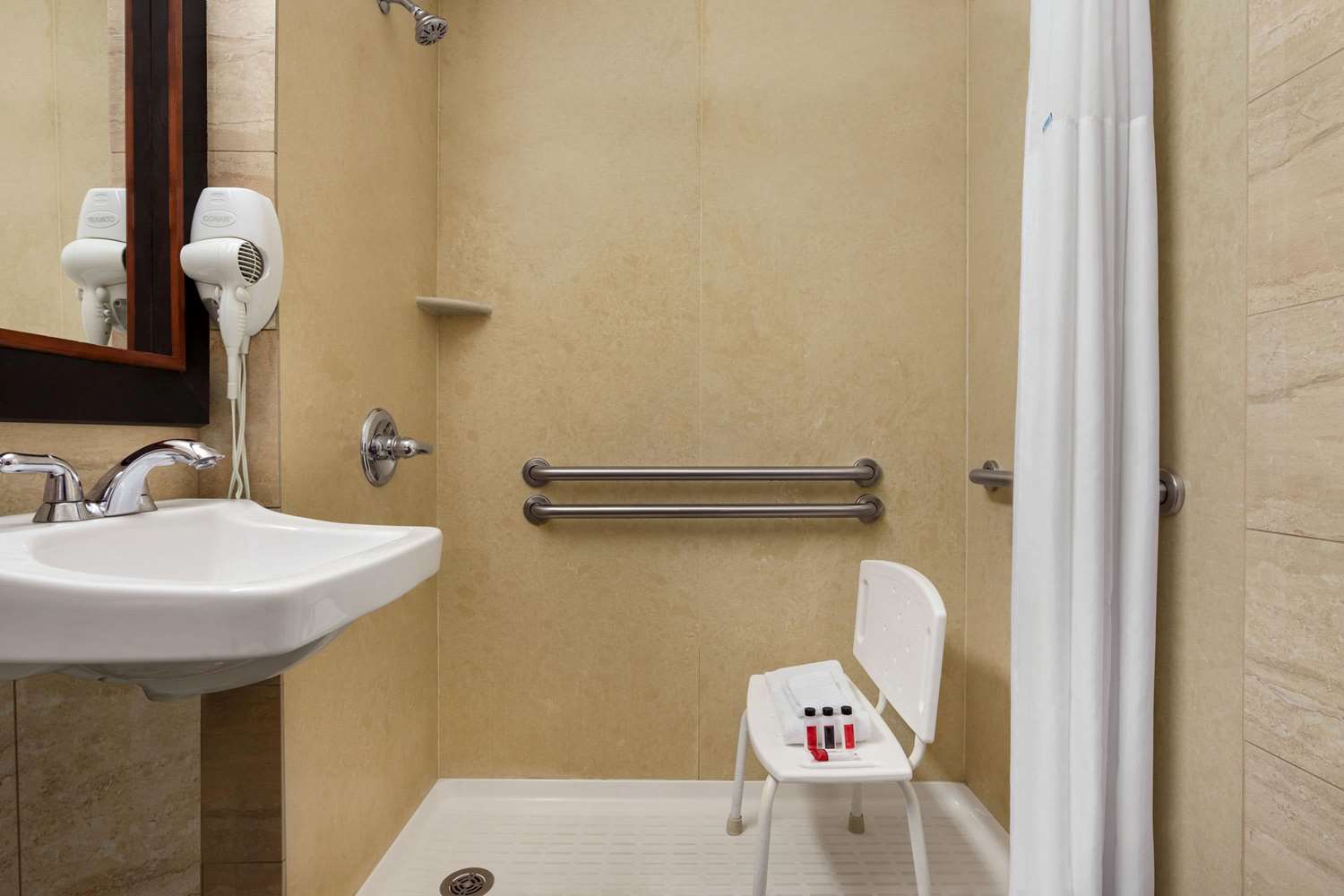 Days Inn By Wyndham Long Island City 13/14