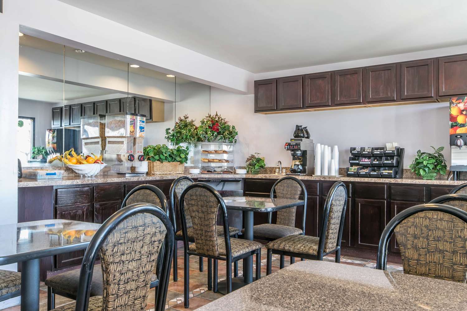 Studio6 Suites Louisville, KY - Airport Expo Center 17/27
