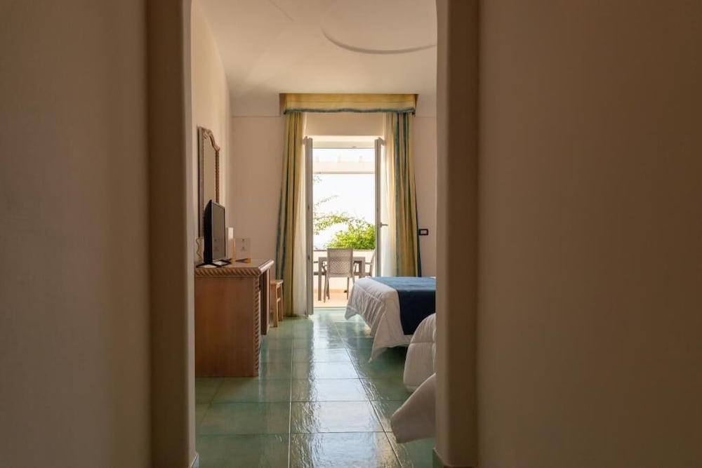Albatros Hotel 10/50