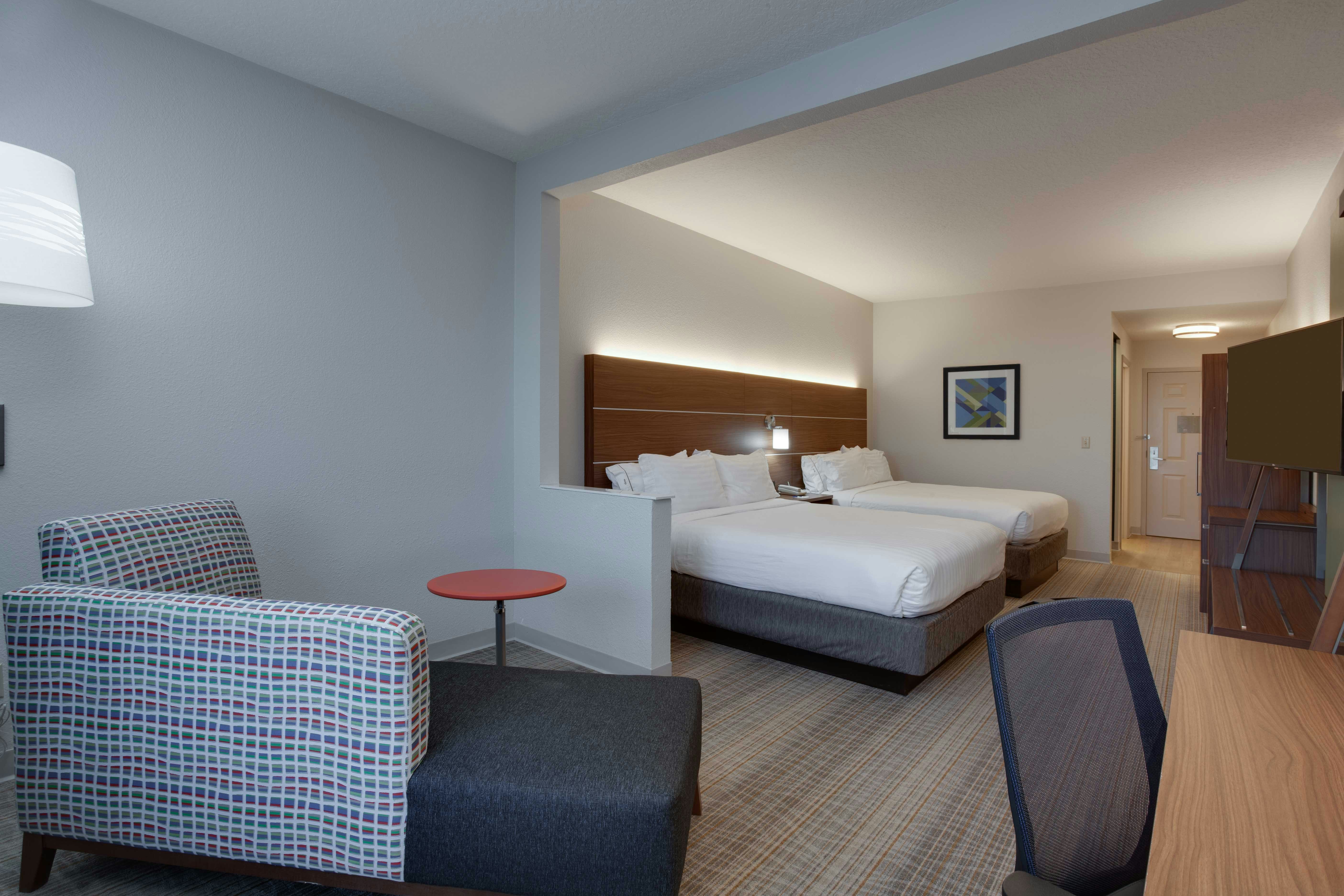 Holiday Inn Express And Suites Orlando International Airport 23/62