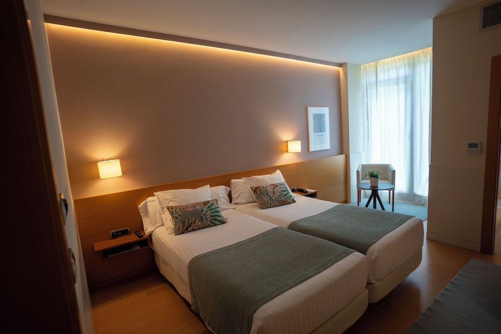 Room, Queen Bed