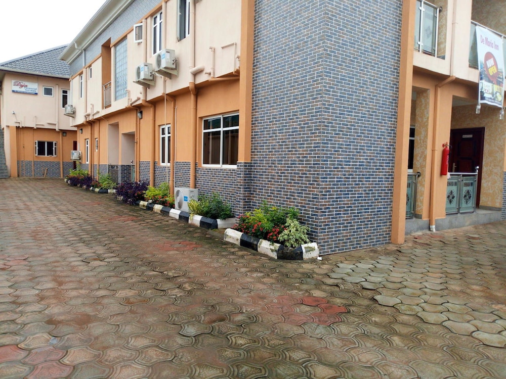 De Maria Inn 27/30